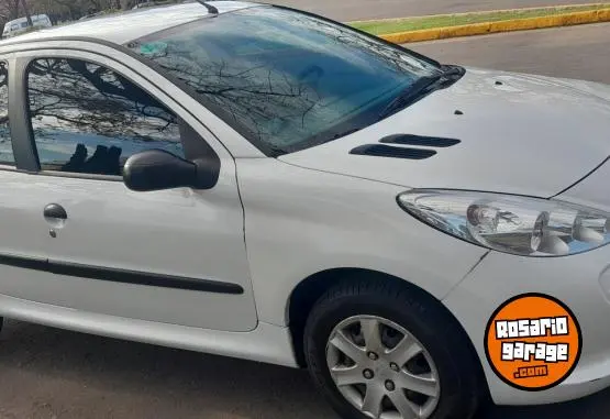Peugeot 207. 1.4 Active. 5 Puerta  2013 - foto 2