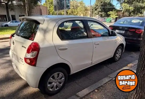 Toyota Etios  2015 - foto 2