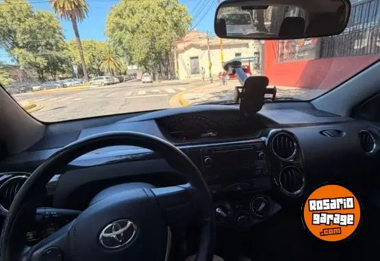 Toyota Etios  2015 - foto 3