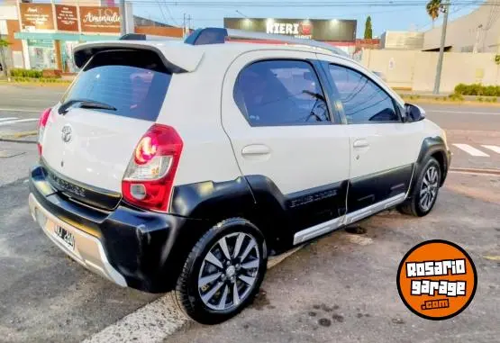 Toyota Etios Cross  2014 - foto 2