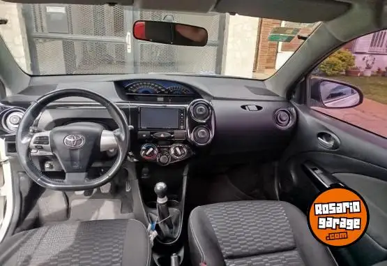 Toyota Etios Cross  2014 - foto 5