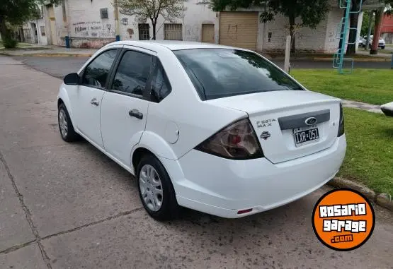 Ford Fiesta Max  2010 - foto 2