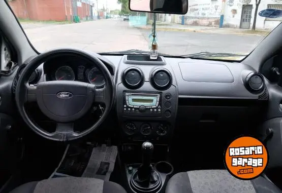 Ford Fiesta Max  2010 - foto 4