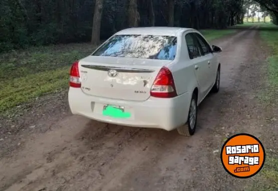 Toyota Etios Sedan  2014 - foto 2