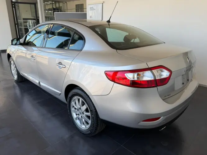 Renault Fluence 2.0 L 16 V Dynamique 2013 - foto 3