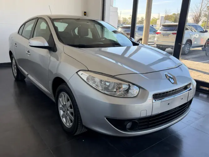Renault Fluence 2.0 L 16 V Dynamique 2013 - foto 4