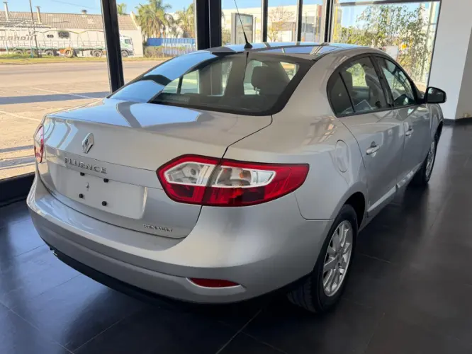Renault Fluence 2.0 L 16 V Dynamique 2013 - foto 5