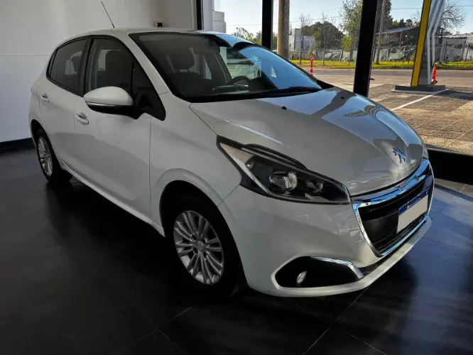 Peugeot 208 Allure 1.6 Tip Nav 2017 - foto 3