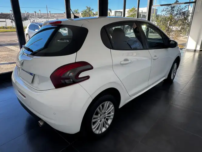 Peugeot 208 Allure 1.6 Tip Nav 2017 - foto 4