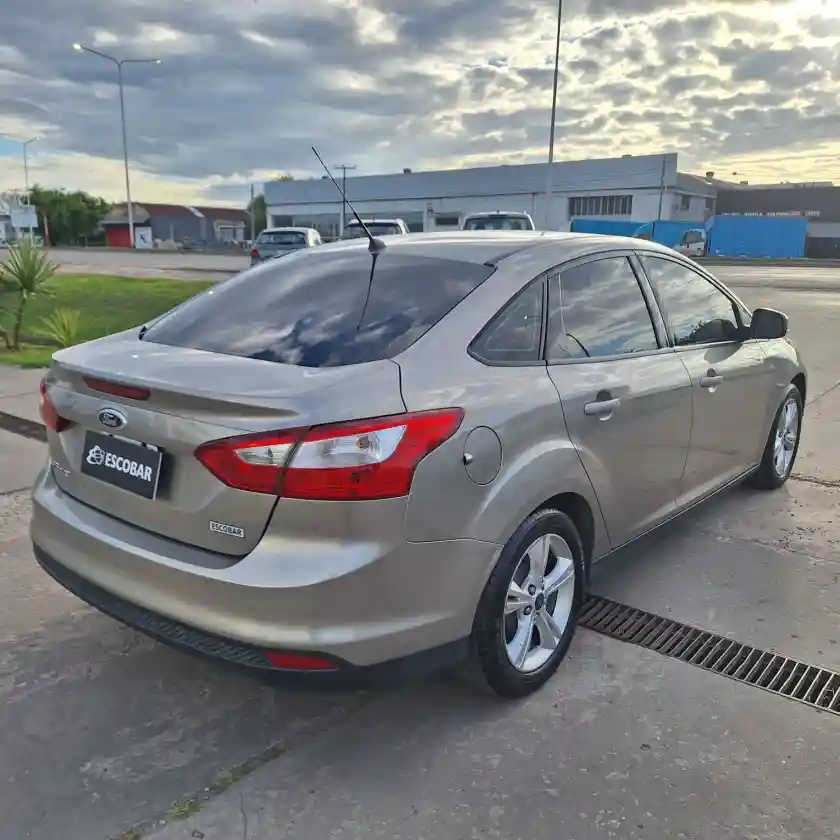 Ford Focus 4P 1.6L Mt 2014 - foto 3