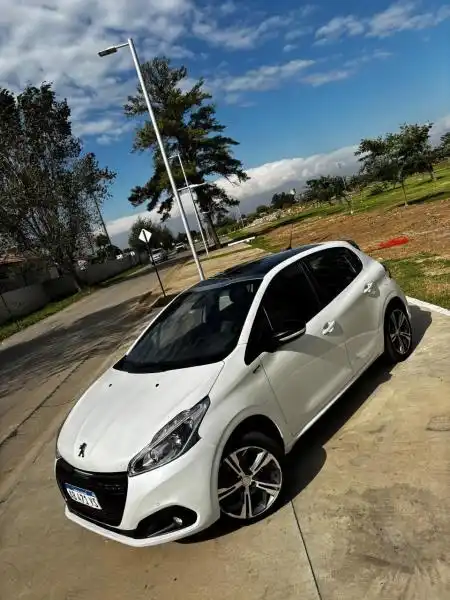 Peugeot 208 Gt 1.6 2017 - foto 3