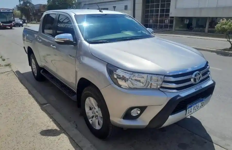 Toyota Hilux Srv 2017 - foto 1