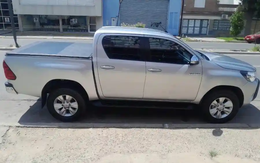 Toyota Hilux Srv 2017 - foto 4