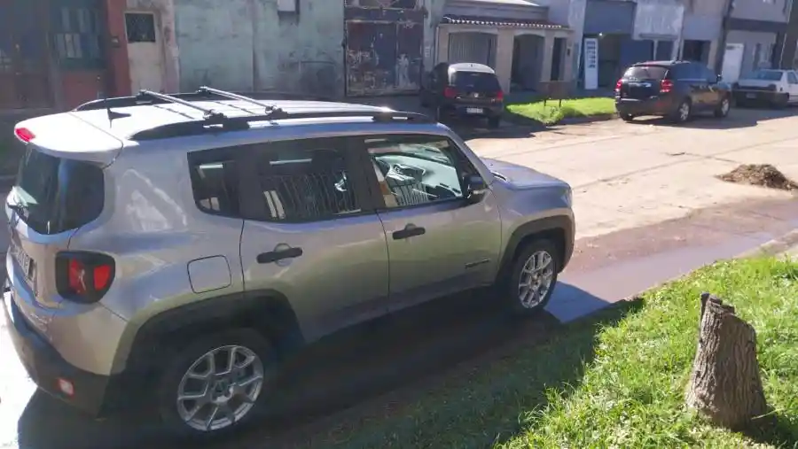 Jeep Renegade 1.8 Sport 2023 - foto 2