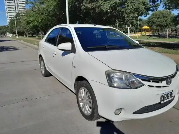 TOYOTA Etios 2014 - foto 1