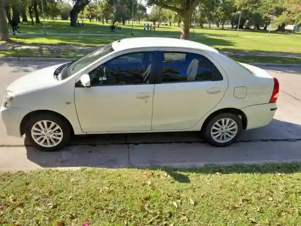 Toyota Etios Xls 2014 - foto 2