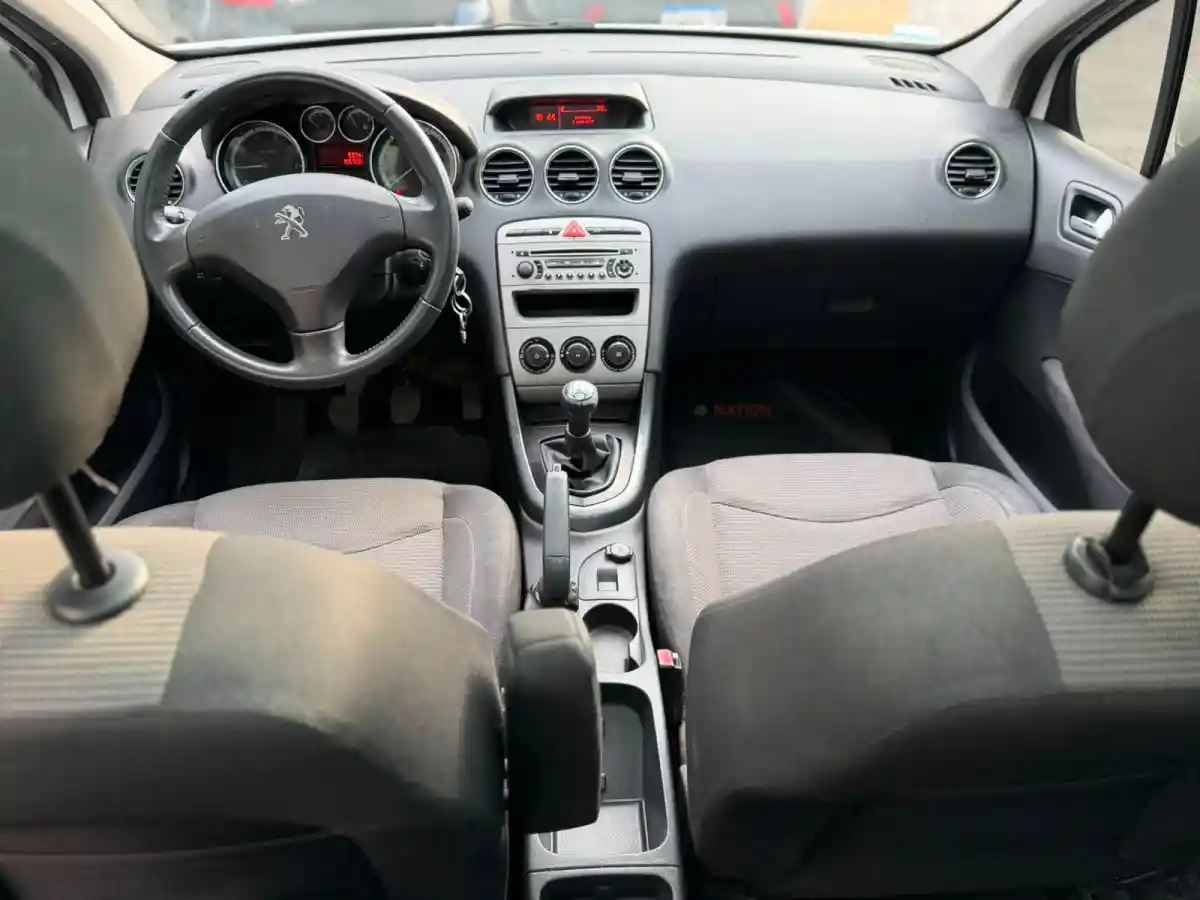 Peugeot 308 1.6 Allure L12 2014 - foto 5