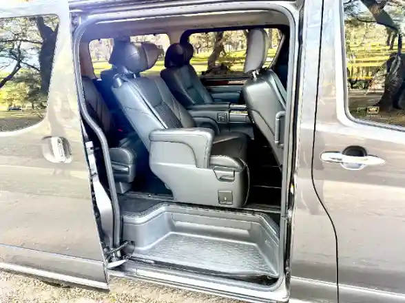Toyota Hiace 2.8 D Wagon Premium 2023 - foto 4