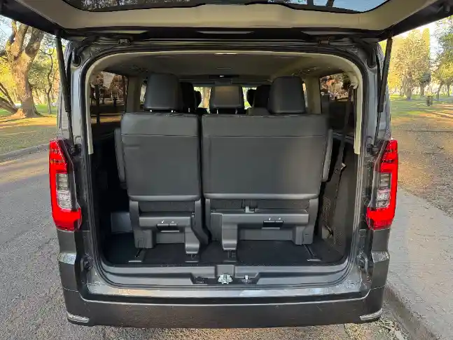 Toyota Hiace 2.8 D Wagon Premium 2023 - foto 5