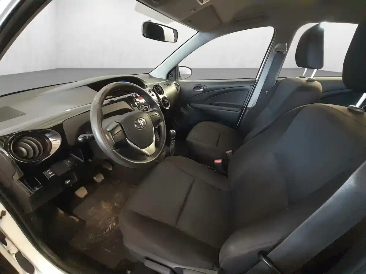 Toyota Etios X 1.5 6Mt 5P 2019 - foto 4
