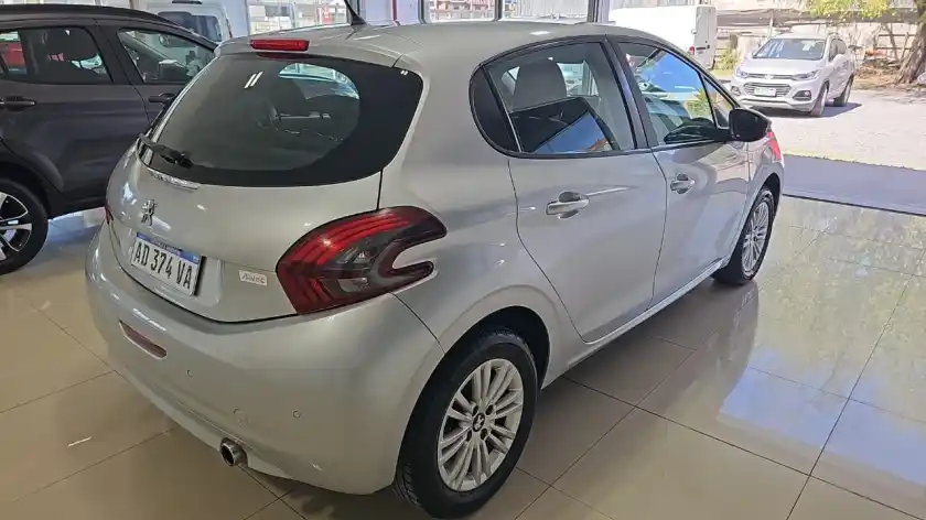 Peugeot 208 Allure 1.6 2018 - foto 4