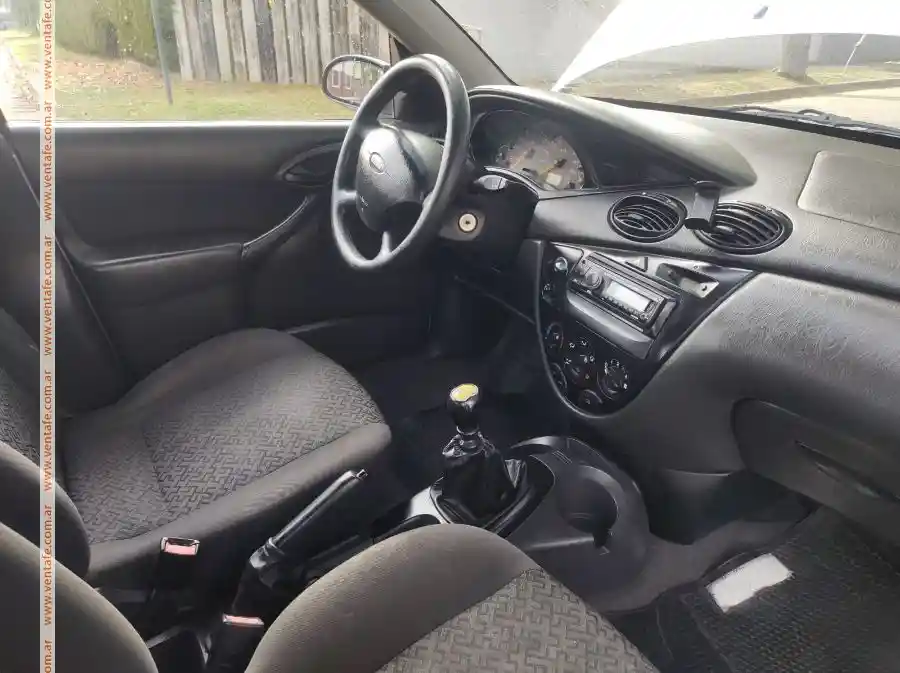 Ford Focus Ambiente 5P 1.8L Tdi - ( A Reparar ) - foto 2