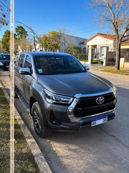 Toyota Hilux Srv Automatica 4X2 - 2025  2025 - foto 1