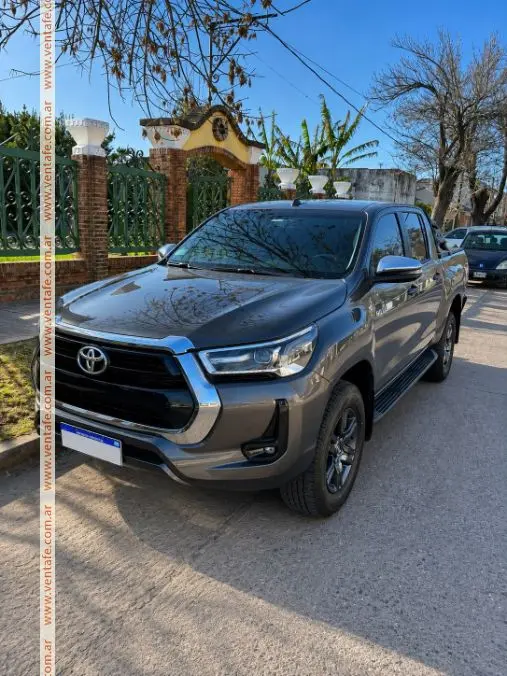 Toyota Hilux Srv Automatica 4X2 - 2025  2025 - foto 3