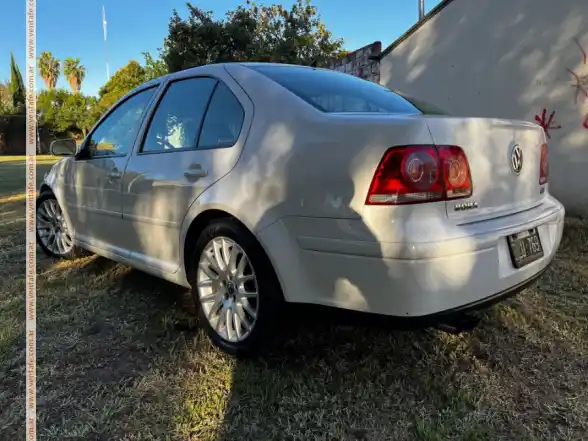Bora 1.8T Mod 2010  2010 - foto 2