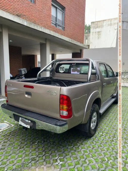Toyota Hilux Srv 4X4 3.0 Doble Cabina - foto 4