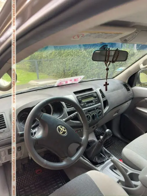 Toyota Hilux Srv 4X4 3.0 Doble Cabina - foto 5