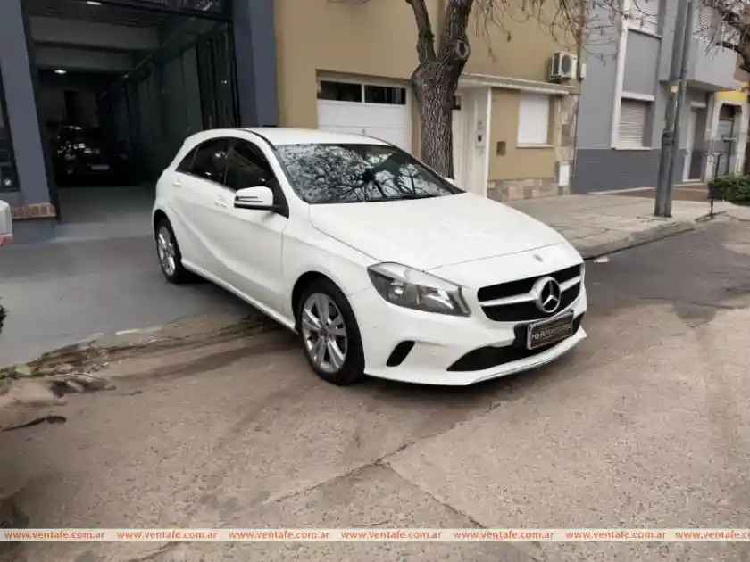 Mercedes-Benz A 200 Urban At  2018 - foto 2