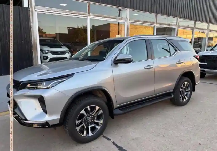 Toyota Sw4 Srx 2.8Tdi 4X4 Cvt 7As 2025 19.000 Km  2025 - foto 1