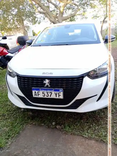 Peugeot 208 - foto 1