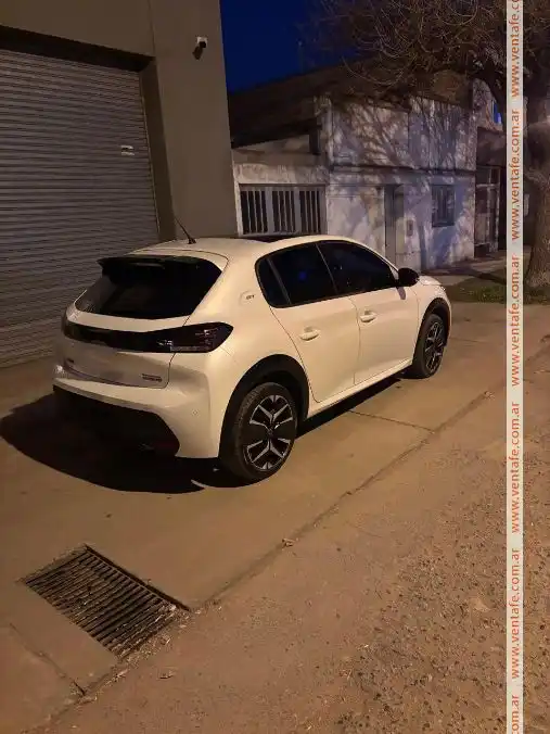 Peugeot 208 Gt 2025 C/ 8500 Kmts  2025 - foto 2