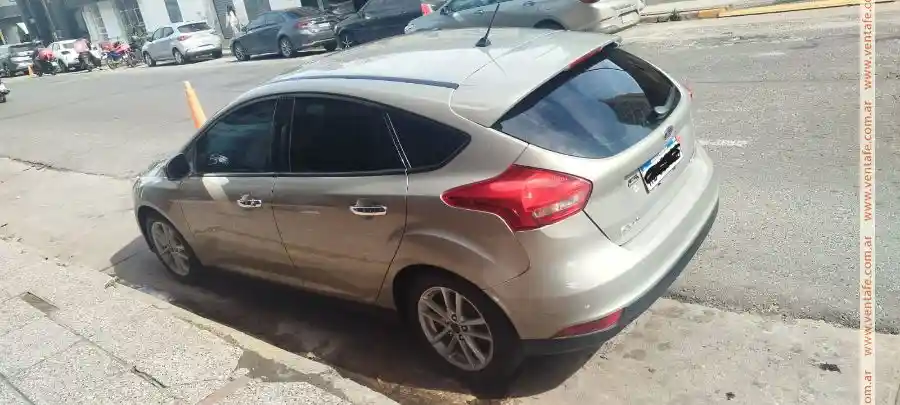 Ford Focus 1.6 - foto 1