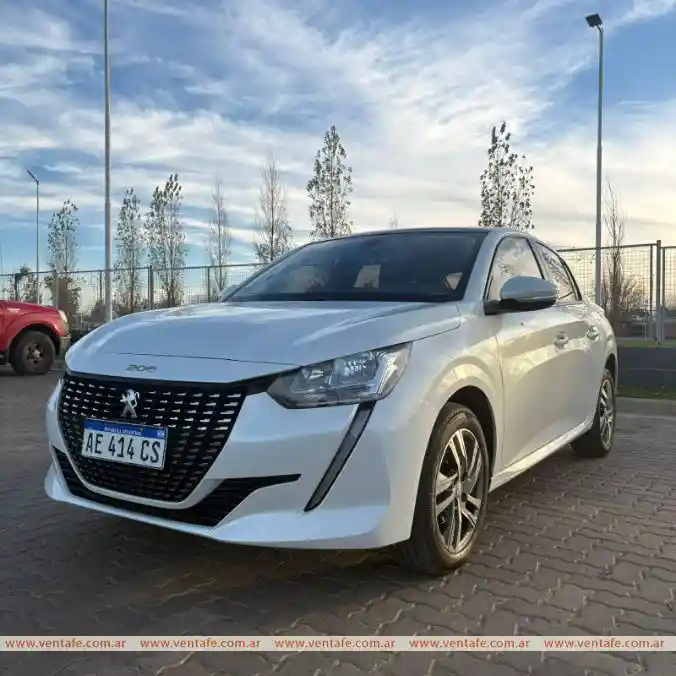 Peugeot 208 - foto 1