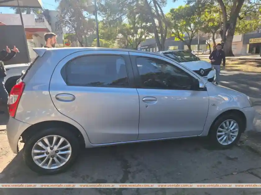 Toyota Etios  2013 - foto 3