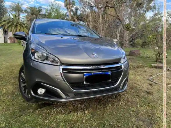 Peugeot 208 Allure Año 2017 - 90.000 Km !!  2017 - foto 2