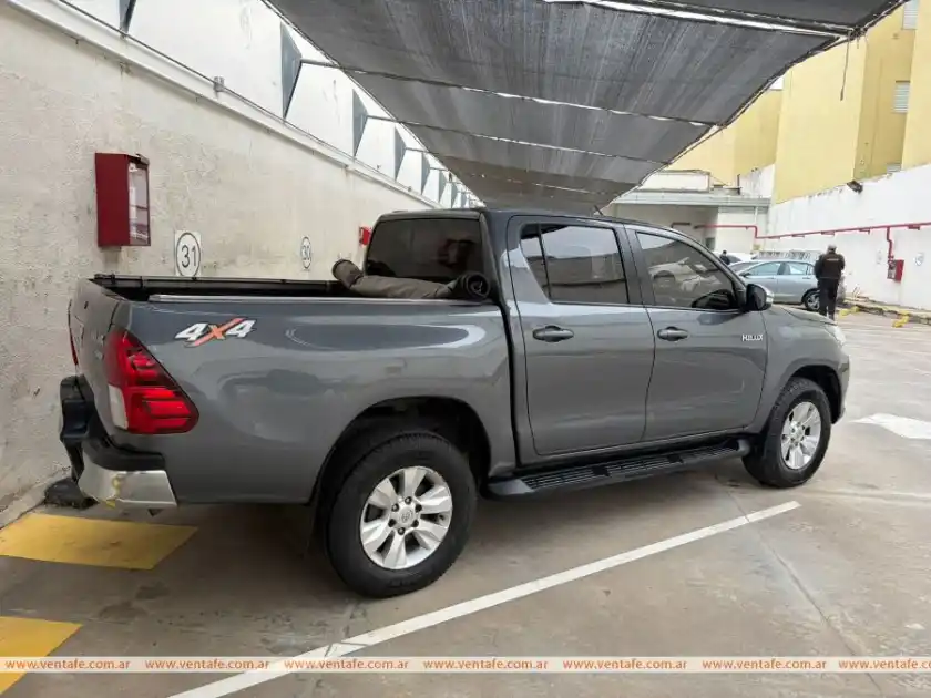 Toyota Hilux Srv - foto 2