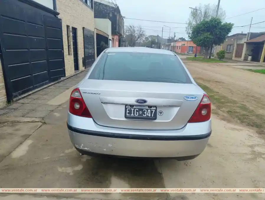Ford Mondeo Ghia 2.0 Naftero  2004 - foto 5