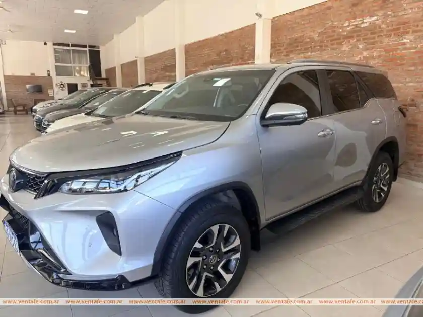 Toyota Sw4 Srx 2.8Tdi 4X4 Cvt 7As 2025 19.000 Km  2025 - foto 1