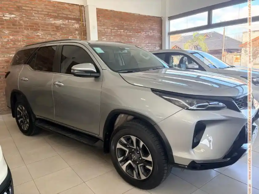 Toyota Sw4 Srx 2.8Tdi 4X4 Cvt 7As 2025 19.000 Km  2025 - foto 2
