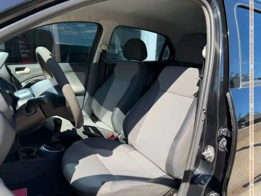 Volkswagen Voyage 1.6 Año 2012  2012 - foto 5