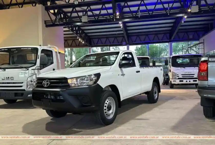 Toyota Hilux C/Simple 2.4 Tdi 4X4 0Km My2026 Orio Hnos - foto 2