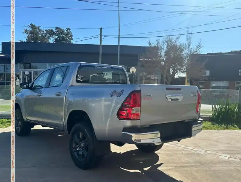 Toyota Hilux C/Doble 2.8 Tdi Automatica Sr 4X4 0Km My2025 - foto 2