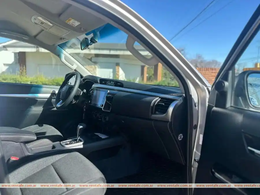 Toyota Hilux C/Doble 2.8 Tdi Automatica Sr 4X4 0Km My2025 - foto 4