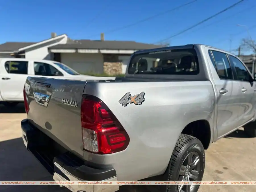 Toyota Hilux C/Doble 2.8 Tdi Automatica Sr 4X4 0Km My2025 - foto 5