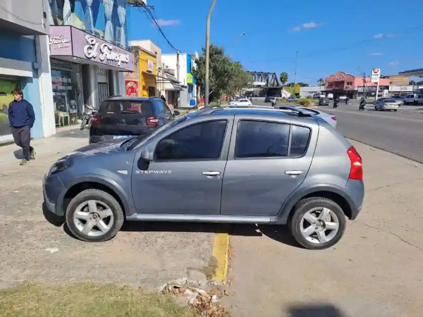 Renault Sandero Stepway Full  Con Gnc - foto 2