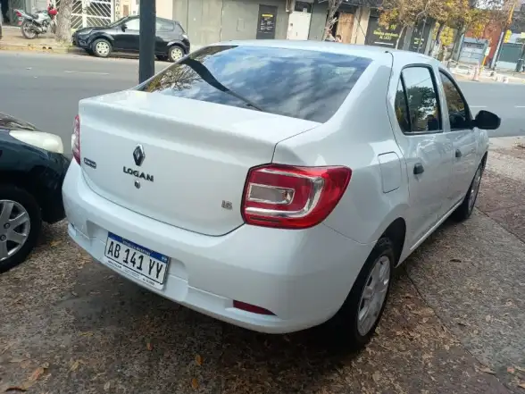 Renault Logan 1,6 Auth Plus Única Mano 2017 87.000  2017 - foto 3